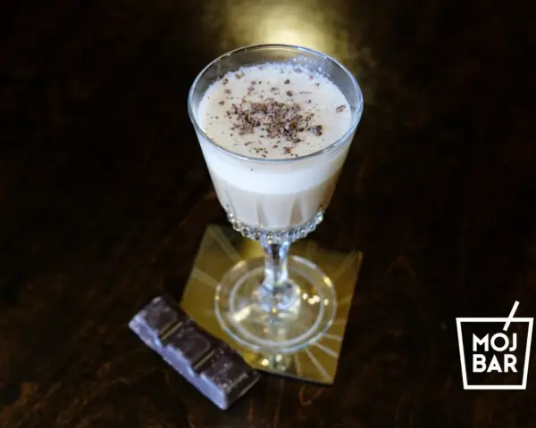 Drink Orgazm przepis: kremowy koktajl z czekoladą i pianką, idealny na deser.