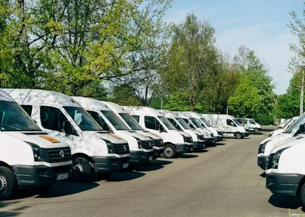 Jaki bus z napędem 4x4 wybrać do trudnych warunków? Porównanie modeli