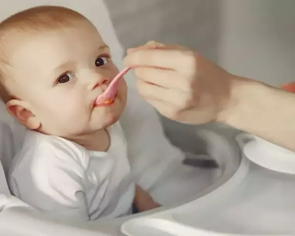 Ile powinno jeść 6 tygodniowe dziecko, aby uniknąć problemów z wagą?