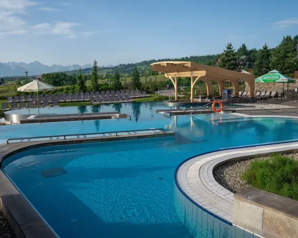 Baseny termalne w Bukowinie Tatrzańskiej. Sprawdź cennik i zrelaksuj się z widokiem na Tatry.
