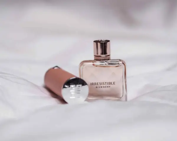 Jak przewieźć perfumy w samolocie? Uniknij konfiskaty!