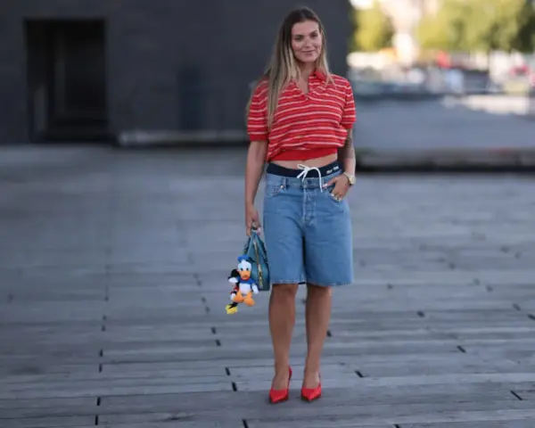 Spodnie cropped co to znaczy i jak je stylizować w modzie