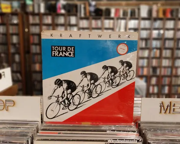 Kraftwerk Tour de France na winylu, z kolarzami w ruchu. Klasyka muzyki elektronicznej w sklepie z płytami.