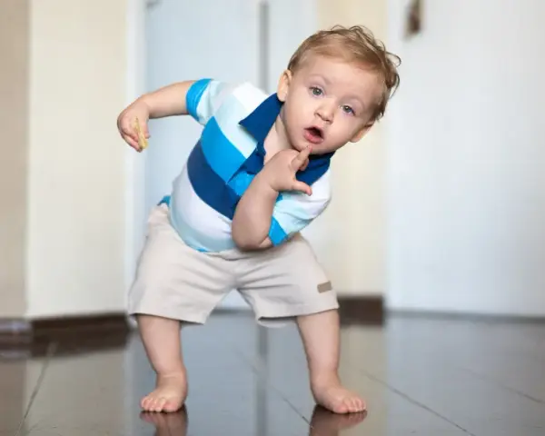 Zabawy dla rocznego dziecka: Rozwijaj malucha mądrze i bezpiecznie!