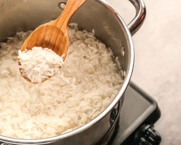 Jak uprażyć ryż? Odkryj sekret szefów kuchni!
