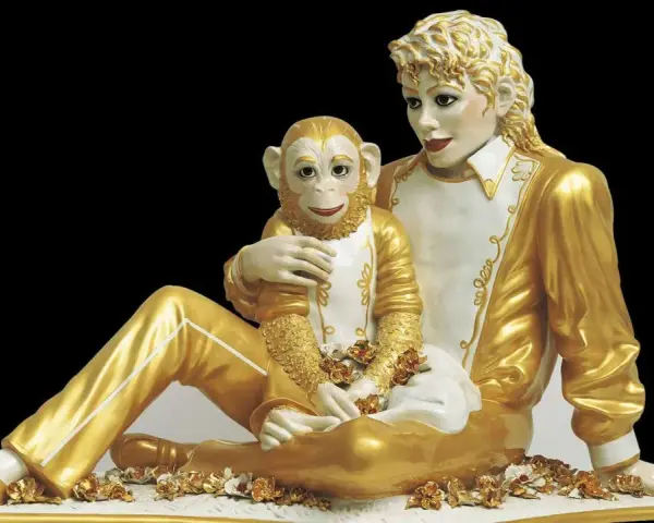 Jeff Koons-konstverk: en gyllene skulptur av Michael Jackson med sin apa Bubbles, omgivna av blommor.