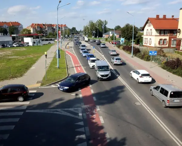 Ile bierze bus za kilometr? Sprawdź aktualne stawki i uniknij pułapek.