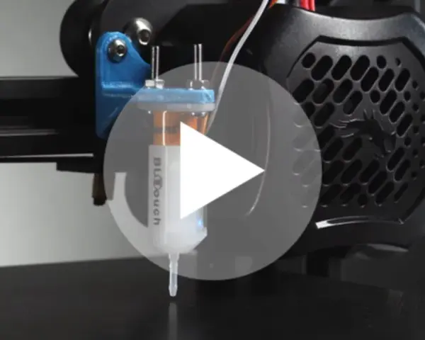 Drukarka 3D Ender 3 V2 z zainstalowanym BLTouch (CR Touch) do automatycznego poziomowania stołu.