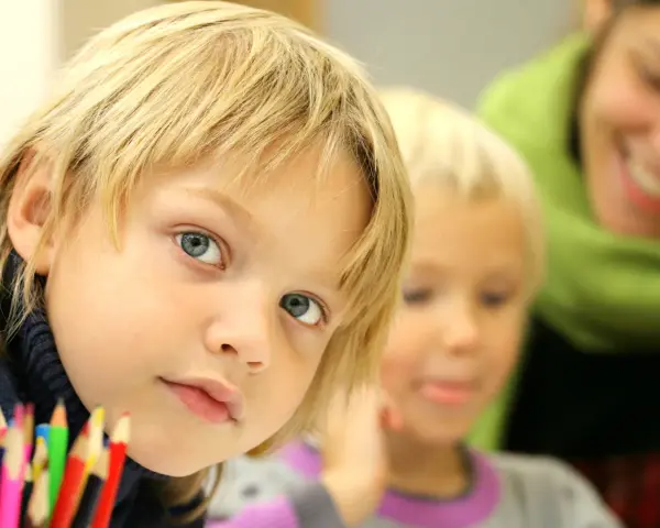 Dziecko z zaburzeniami integracji sensorycznej – jak rozpoznać i pomagać