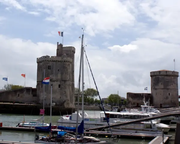 Autobus La Rochelle Île de Ré: Ceny, trasy, bilety planuj mądrze!