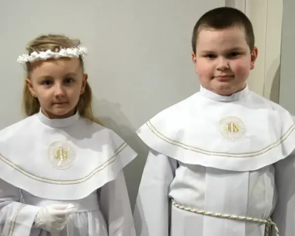 Jak się ubrać na komunię dziecka zdjęcia, aby wyglądać elegancko