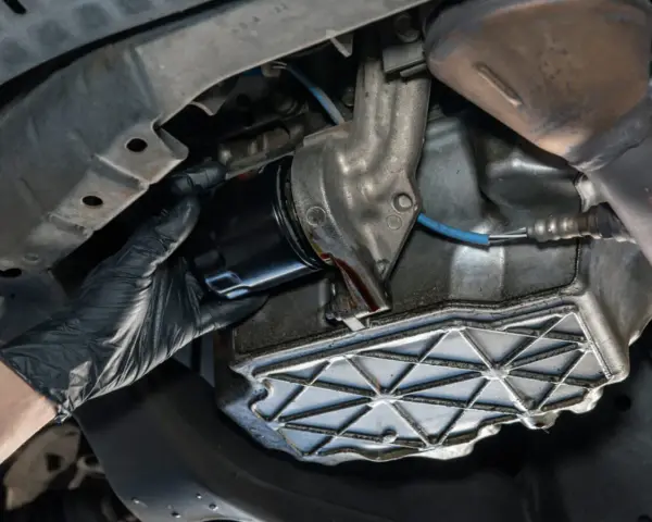 Wie oft sollte der Ölfilter gewechselt werden, um Motorschäden zu vermeiden?