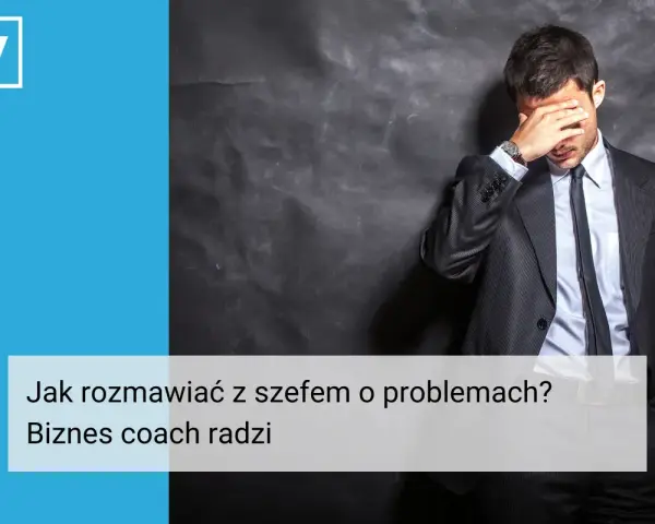 Zestresowany mężczyzna w garniturze, który zastanawia się, jak rozmawiać z szefem o problemach. Biznes coach podpowiada.
