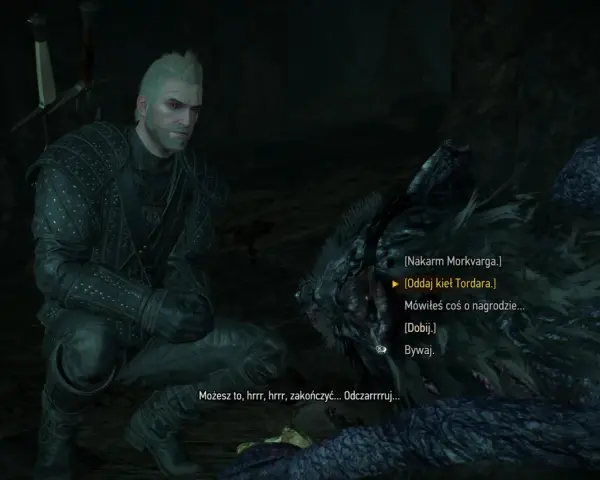 Geralt w wilczej skórze w Wiedźmin 3 klęczy przy potworze, wybierając opcję dialogową "Oddaj kieł Tordara".
