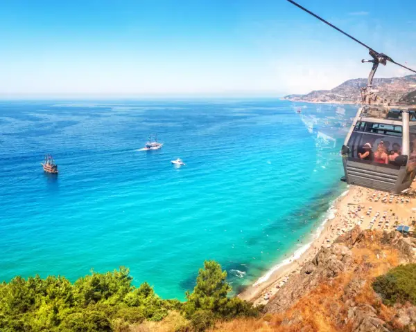 Alanya: Nad jakim morzem leży? Odkryj ciepłe wody i rajskie plaże!