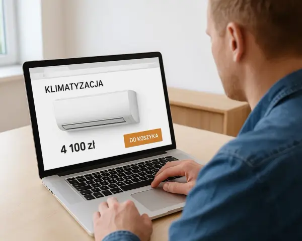 Sprawdzam, ile kosztuje montaż klimatyzacji. Na ekranie laptopa widzę cenę 4100 zł i przycisk "Do koszyka".