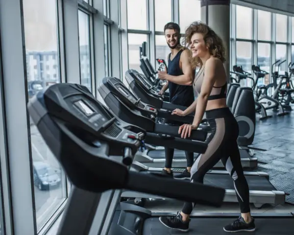 Cardio przed czy po treningu? Klucz do masy i spalania tłuszczu.