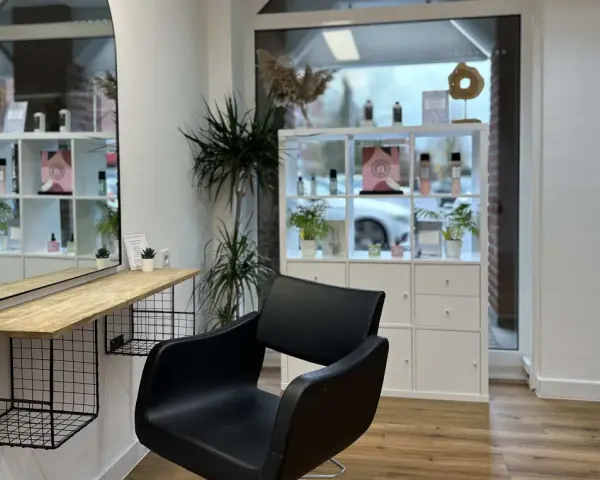 Studio Alexandra: Friseur, Perücken, Kosmetik & mehr Ihr Experte