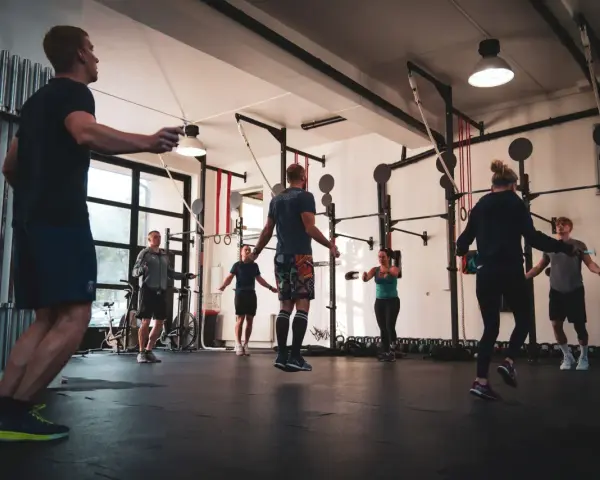 CrossFit Warszawa: Gdzie trenować? Przewodnik po boxach i cenach