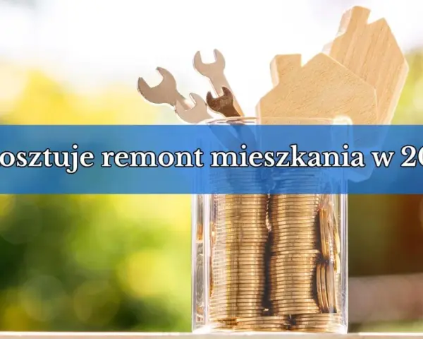 Drewniane domki, klucze i słoik pełen monet.