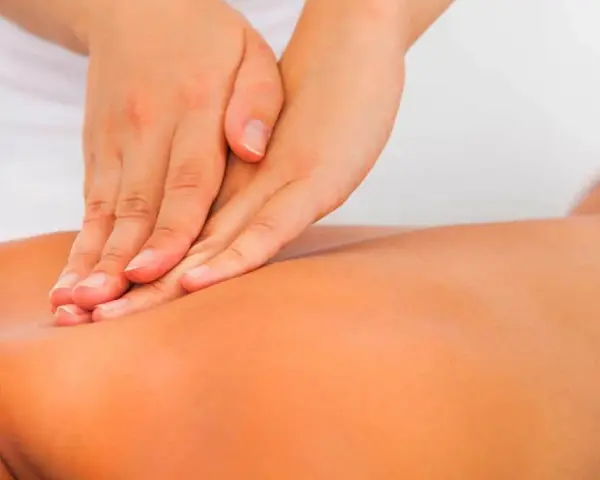Fizjoterapeuta: Kim jest i kiedy pomoże? Nie tylko "pan od masażu"!