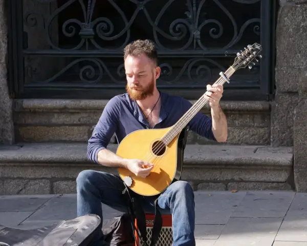 Musikgenres mit F: Entdecke Funk, Folk, Fado & mehr