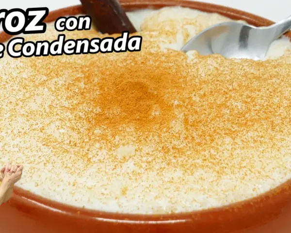 Delicioso arroz con leche con leche condensada La Lechera, espolvoreado con canela. ¡Una receta que te encantará!