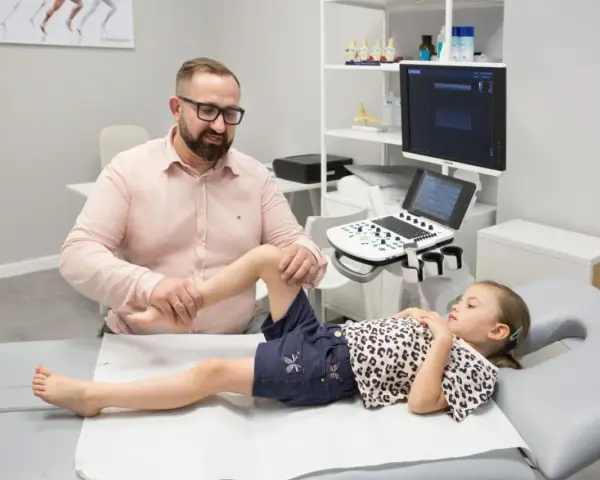 Ortopeda czy fizjoterapeuta? Wybierz dobrze i pozbądź się bólu!