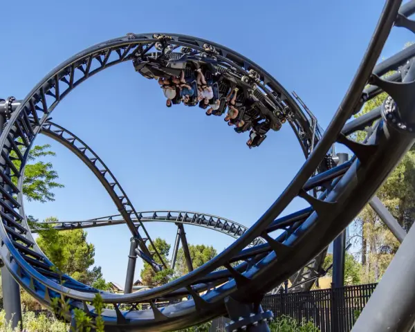Las emocionantes atracciones de Batman en Parque Warner que no te puedes perder
