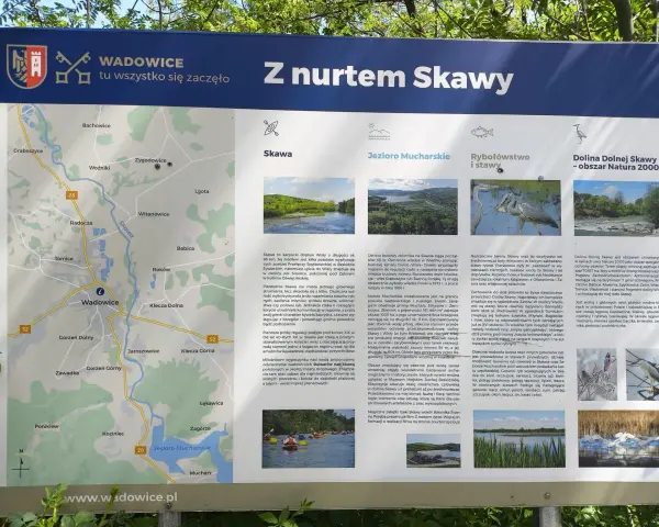 Wadowice i okolice: mapa z zaznaczoną rzeką Skawą, Jeziorem Mucharskim i obszarem Natura 2000. Odkryj piękno przyrody i historię regionu.