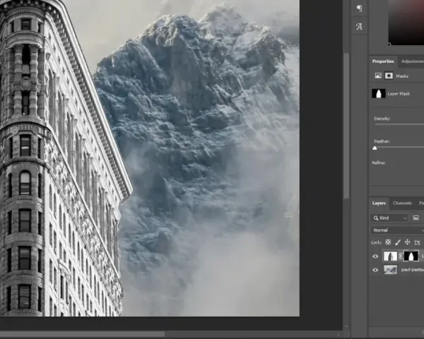 Edytowany w lut photoshop obraz przedstawia budynek w kształcie klina na tle mglistych gór.