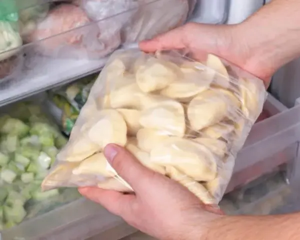 Pierogi z zamrażarki: Ile czasu i jak mrozić, by były pyszne?