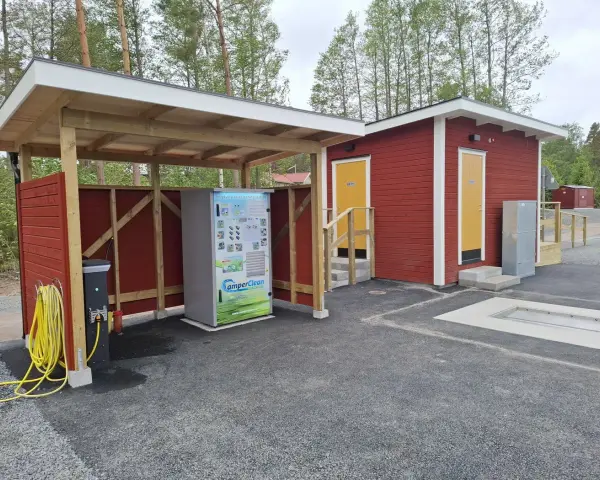 Tömning och rengöring för husbilar vid spiken camping. En modern station med allt du behöver.