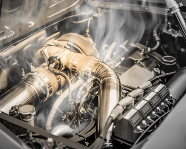 Surchauffe moteur : causes, symptômes et comment réagir vite