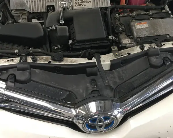 Jak uruchomić silnik w Toyota Auris Hybrid - uniknij problemów z odpaleniem
