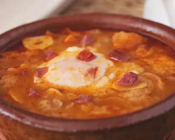 ¿Cómo hacer Sopa de Ajo? Receta Auténtica y Trucos de Experto
