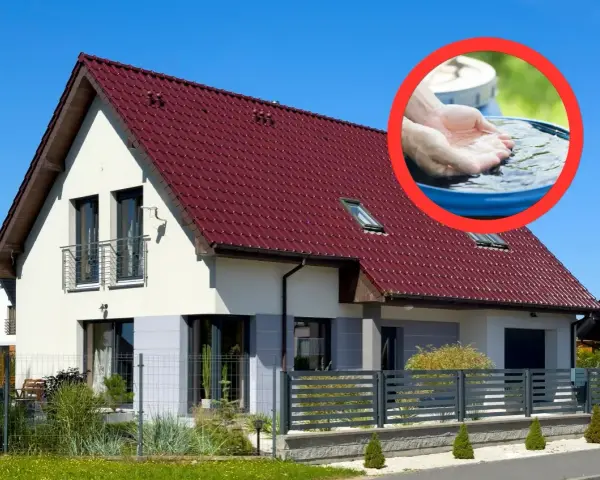 Nowy dom z czerwonym dachem, a w kółku dłonie czerpiące wodę z beczki. To może być część programu "Moja woda".