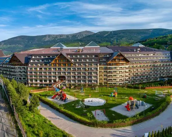 Hotel Gołębiewski Karpacz z placem zabaw i widokiem na góry. Zastanawiasz się, gołębiewski karpacz ile pokoi?