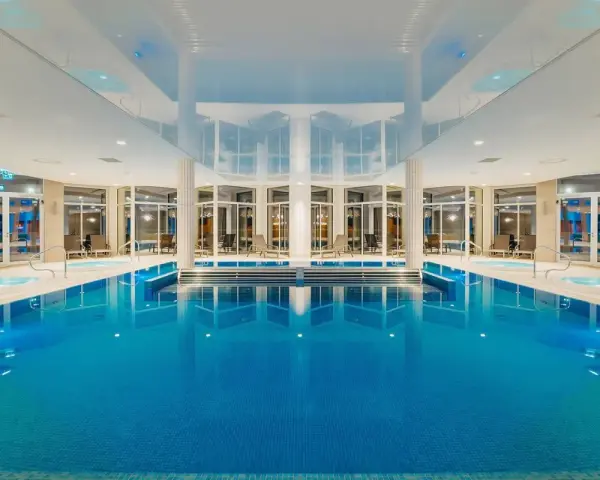 Luksusowe wisła noclegi z wyżywieniem i basenem. Relaks w basenie i jacuzzi, idealne miejsce na odpoczynek.