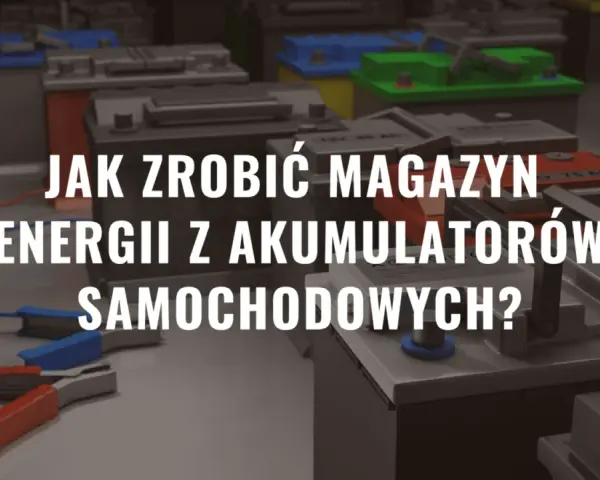 Jak zrobić magazyn energii z akumulatorów samochodowych? Wiele baterii samochodowych w tle, kable z zaciskami na pierwszym planie.