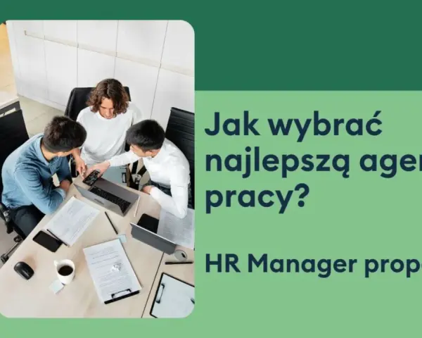 Trzech mężczyzn przy biurku analizuje dokumenty i laptopa. Jak wybrać najlepszą agencję pracy? HR Manager proponuje.