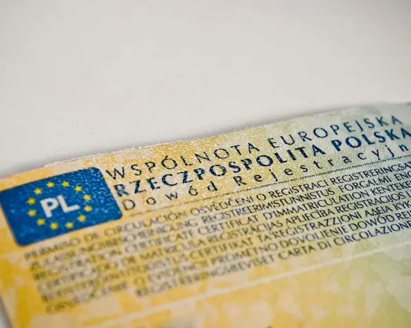 Dowód rejestracyjny z PL, gdzie brak miejsca na pieczątki, to problem przy wymianie.
