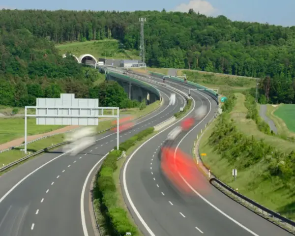 Ile na autostradzie w Czechach? Prędkości, przepisy i kary za przekroczenie