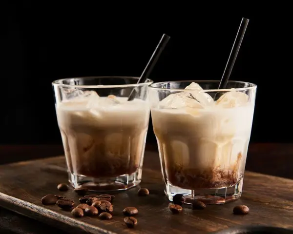Malibu z mlekiem: Prosty przepis na kultowy drink w 5 minut
