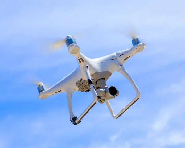Dron w samolocie: przewóz baterii i sprzętu bez problemów