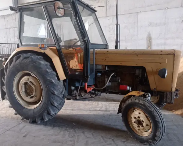 Ciągnik Ursus C-360. Zastanawiasz się, jak zwiększyć ciśnienie pompy hydraulicznej c-360? Ten traktor może pomóc w pracach polowych.