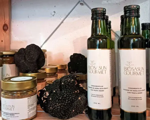 Productos gourmet con trufa negra: salsas y vinagres de sidra. El significado de gourmand se refleja en estos manjares.