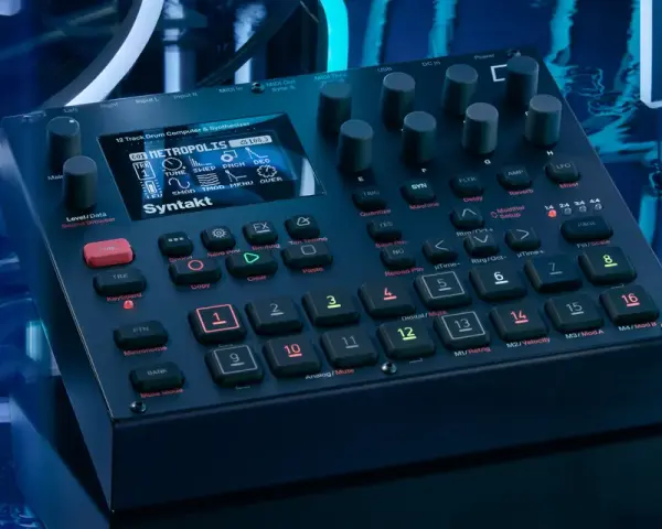 Elektron Syntakt – 12-ścieżkowy komputer perkusyjny i syntezator, gotowy do tworzenia dźwięków.