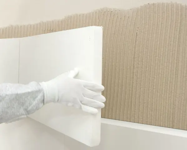Installazione di pannelli in silicato di calcio: opinioni positive sull'isolamento termico e acustico.