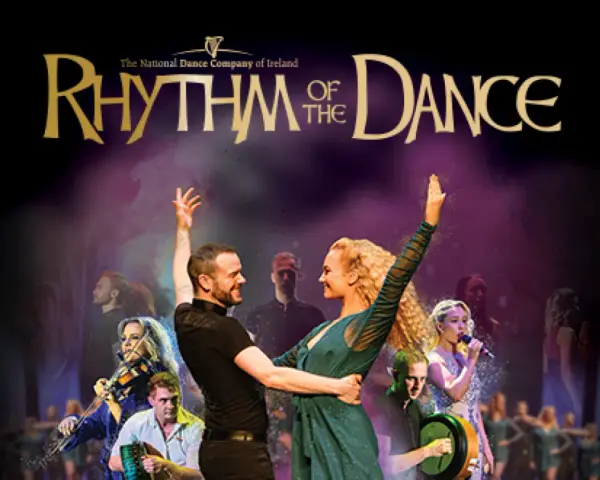 Tancerze i muzycy na scenie, zapowiadający występ Rhythm of the Dance w Polsce.